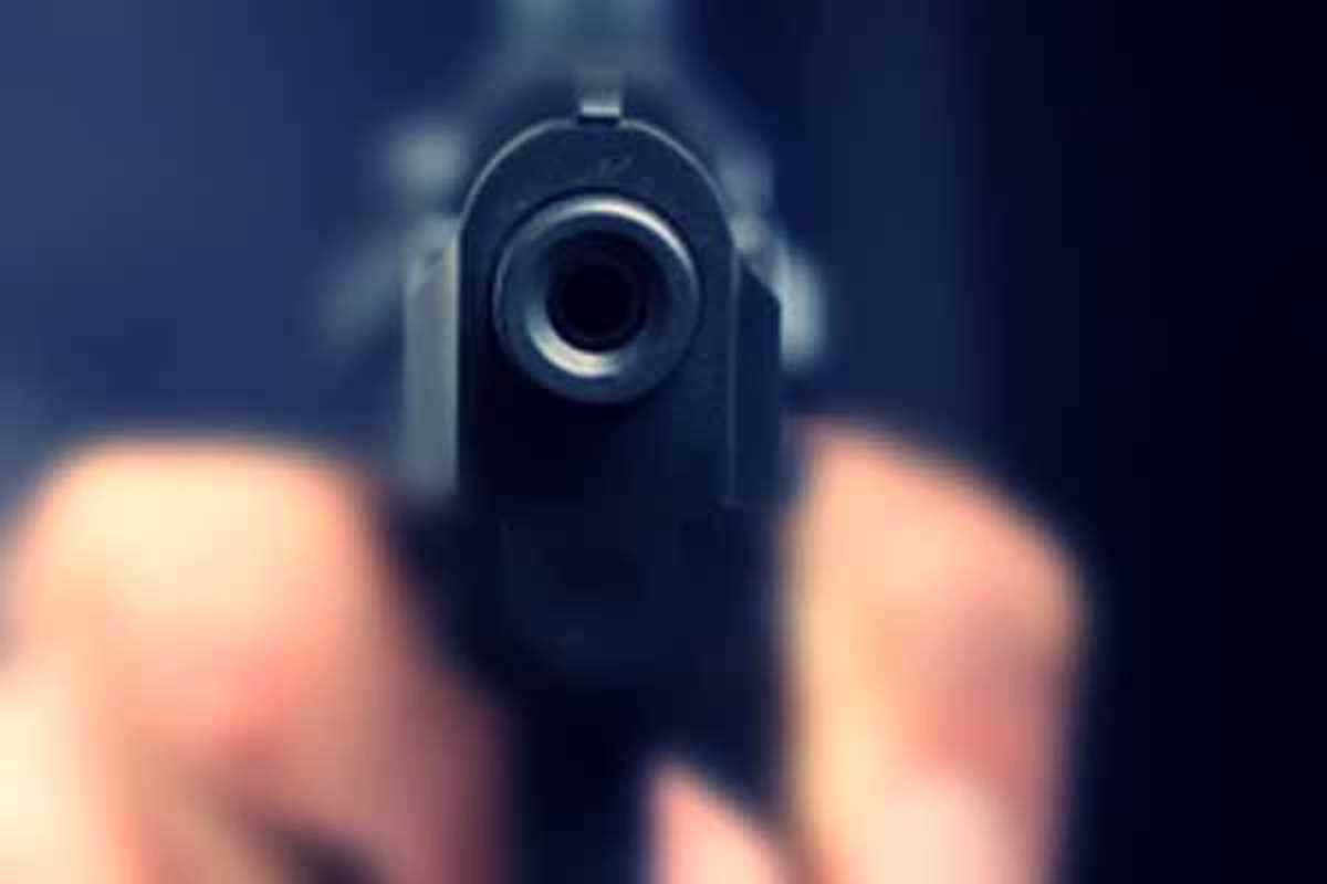 बिहार में अपराधियों ने घर के बाहर बैठे दो दोस्तों को मारी गोली, मौत बिहार में अपराधियों ने घर के बाहर बैठे दो दोस्तों को मारी गोली, मौत