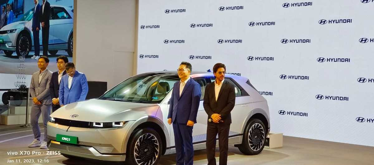 Auto Expo 2023: शाहरुख खान ने ऑटो एक्सपो में लॉन्च की Hyundai Ioniq 5 इलेक्ट्रिक एसयूवी,