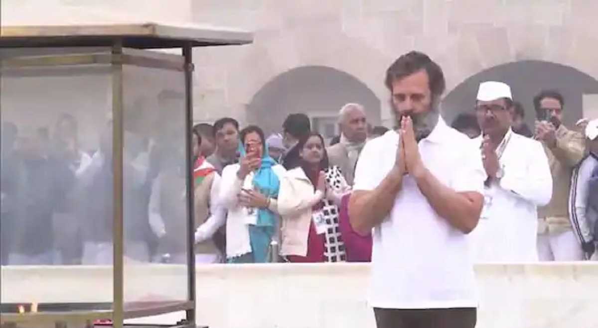 राहुल गांधी ने राजघाट पहुंचकर बापू को दी श्रद्धांजलि, अटल बिहारी वाजपेयी को भी किया नमन