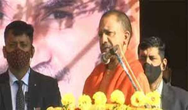 रामभक्तों के खून से रंगी है सपा की टोपी : योगी
