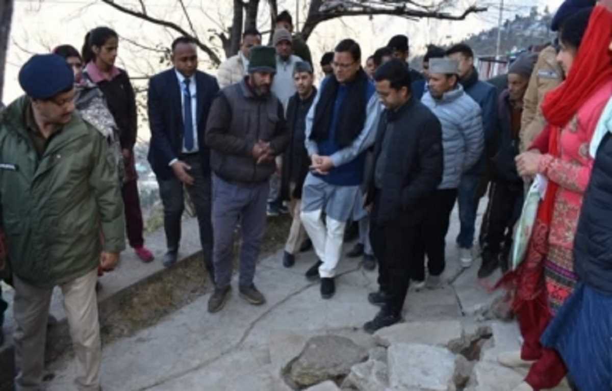 मुख्यमंत्री धामी पहुंचे जोशीमठ, रात में जोशीमठ कैंप में रूकेंगे, राहत कार्यों का ले रहे जायजा
