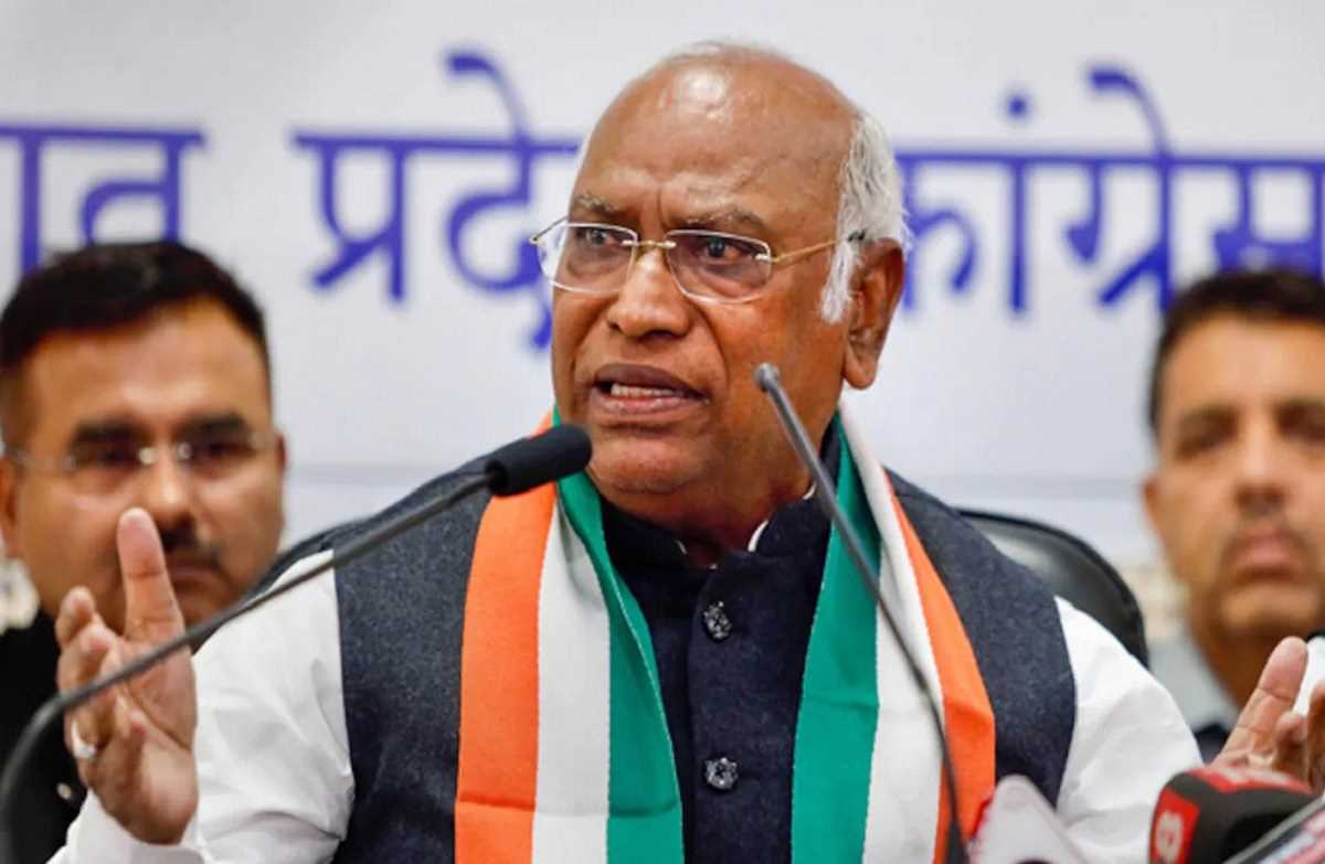 कांग्रेस ने केंद्र पर महंगाई को बढ़ावा देने का लगाया आरोप कांग्रेस ने केंद्र पर महंगाई को बढ़ावा देने का लगाया आरोप