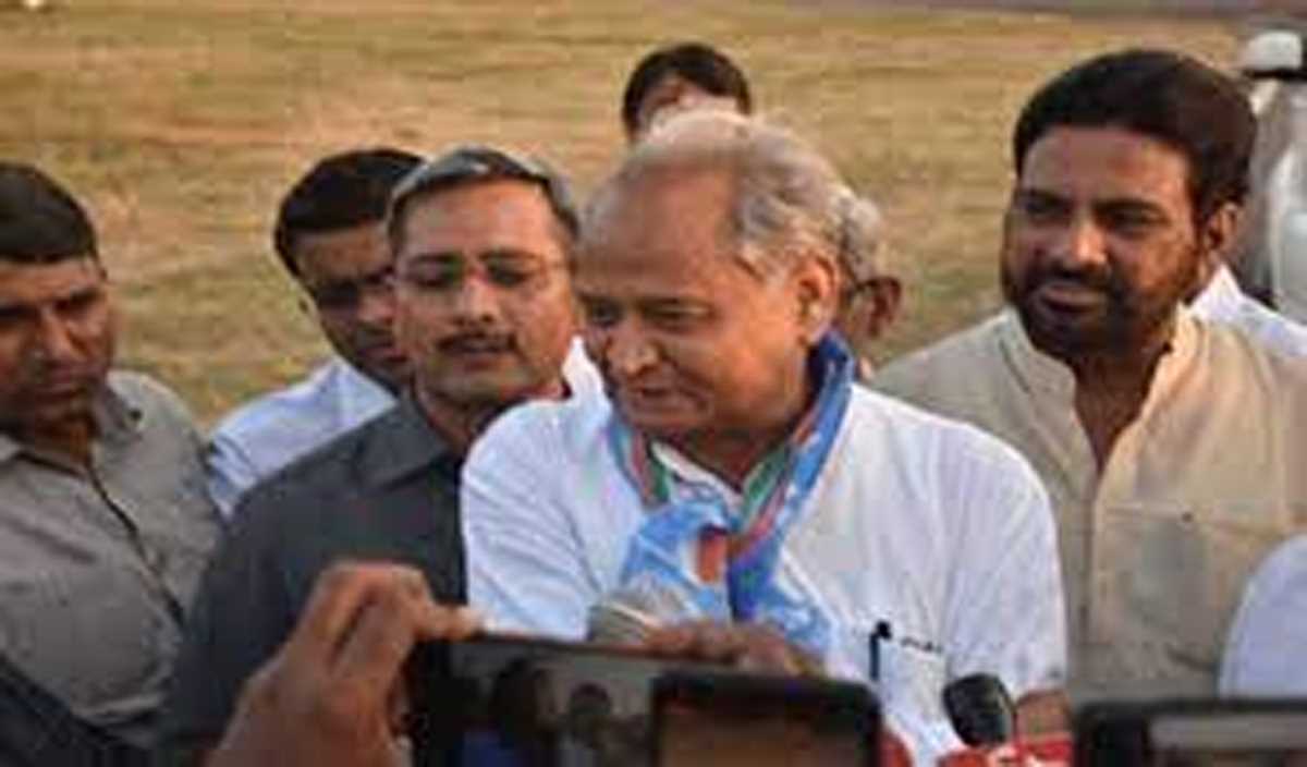 माउंटआबू एवं आबूरोड़ की जनता को राहत के लिए जल्द करेंगे फैसले : गहलोत माउंटआबू एवं आबूरोड़ की जनता को राहत के लिए जल्द करेंगे फैसले : गहलोत