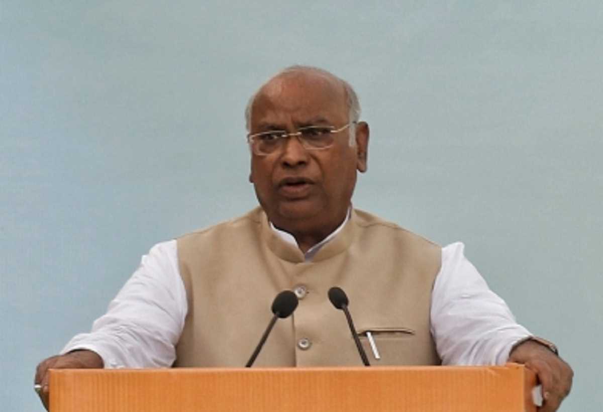 एआईसीसी प्रमुख के रूप में खड़गे का कर्नाटक में भव्य स्वागत