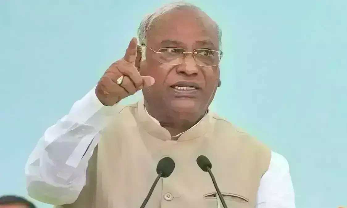 केजरीवाल और पीएम मोदी एक सिक्के के दो पहलू, विकास से इनका कोई वास्ता नहीं : मल्लिकार्जुन खड़गे