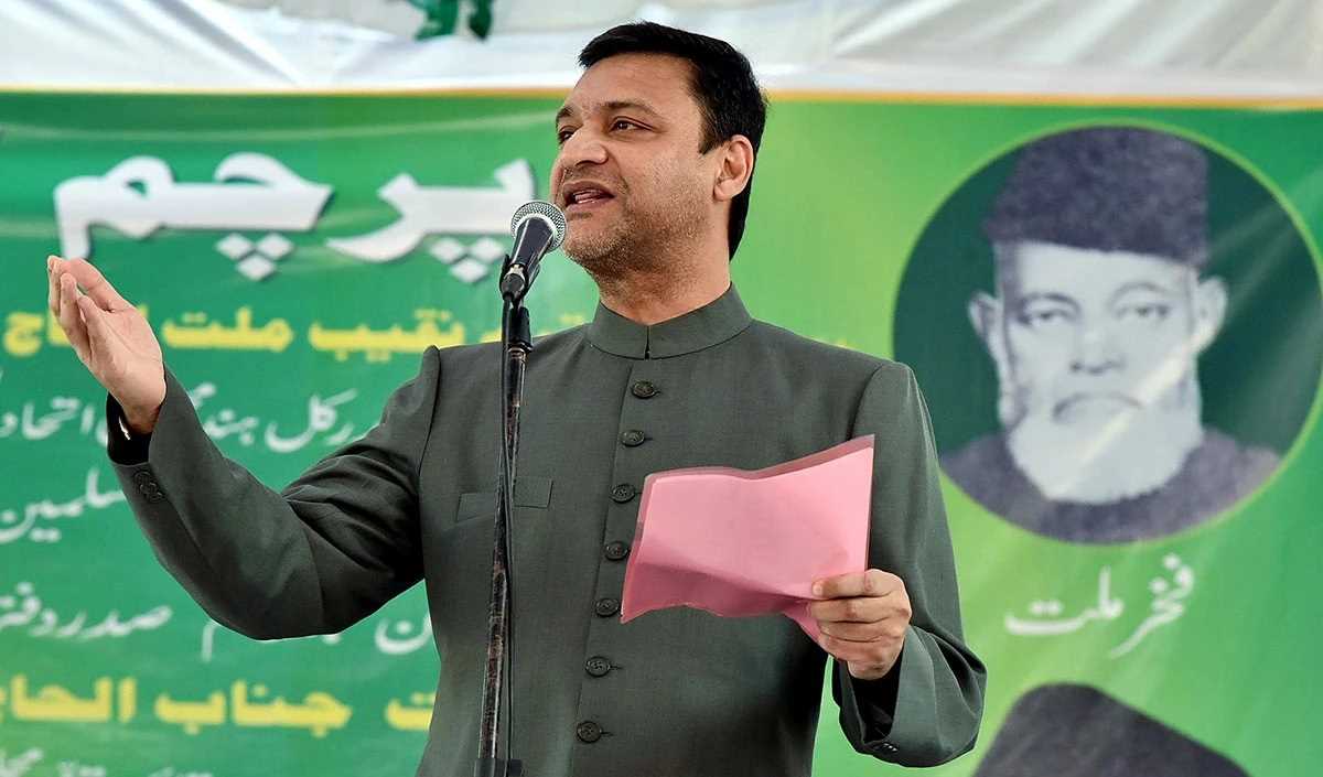 चुनाव प्रचार के दौरान अकबरुद्दीन ओवैसी ने पुलिस अधिकारी को दी धमकी