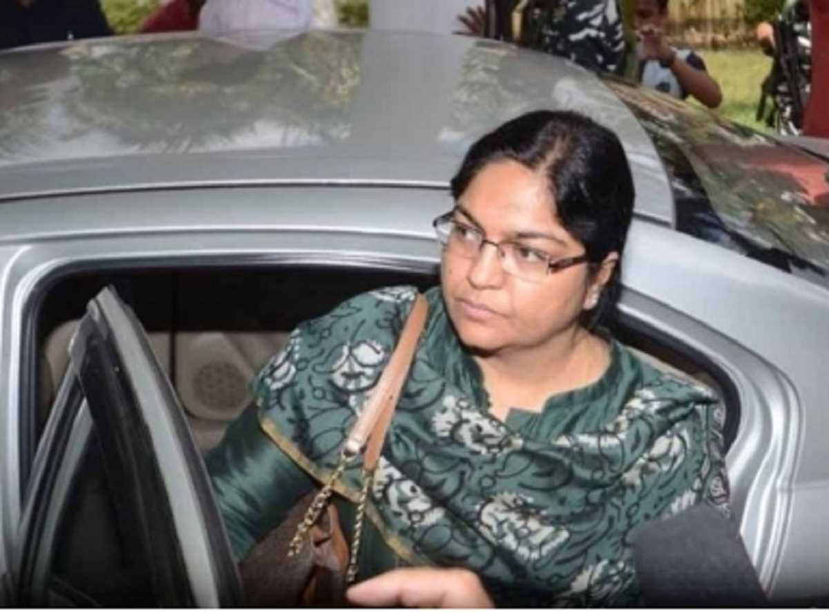 झारखंड की निलंबित आईएएस पूजा सिंघल को सुप्रीम कोर्ट से मिली अंतरिम जमानत