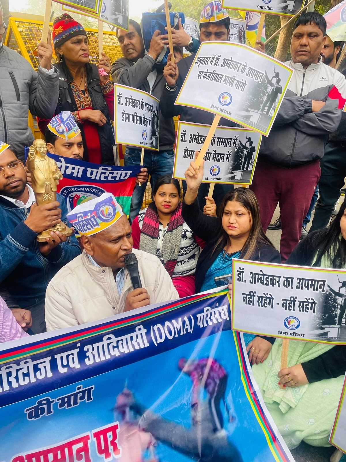 कांग्रेस ने दिल्ली में केजरीवाल के खिलाफ किया प्रदर्शन कांग्रेस ने दिल्ली में केजरीवाल के खिलाफ किया प्रदर्शन