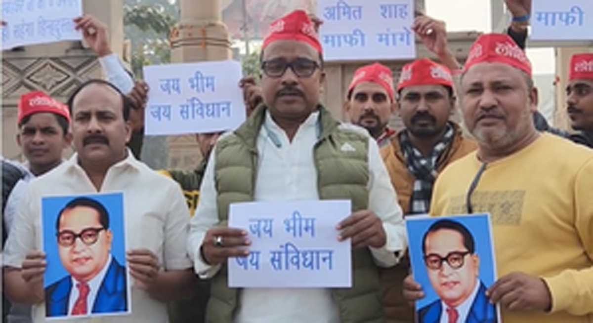 वाराणसी में अमित शाह के खिलाफ समाजवादी पार्टी का प्रदर्शन, अंबेडकर के अपमान का आरोप वाराणसी में अमित शाह के खिलाफ समाजवादी पार्टी का प्रदर्शन, अंबेडकर के अपमान का आरोप