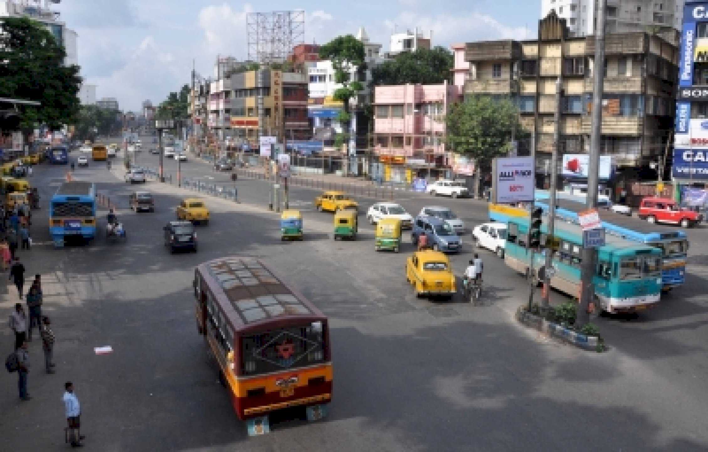 पश्चिम बंगाल में भारत बंद का है आंशिक असर पश्चिम बंगाल में भारत बंद का है आंशिक असर