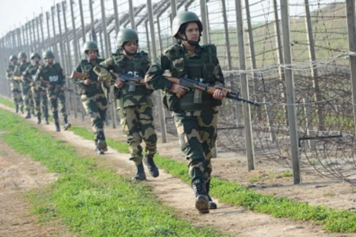 जम्मू-कश्मीर: जम्मू जिले में बीएसएफ ने घुसपैठिये को पकड़ा