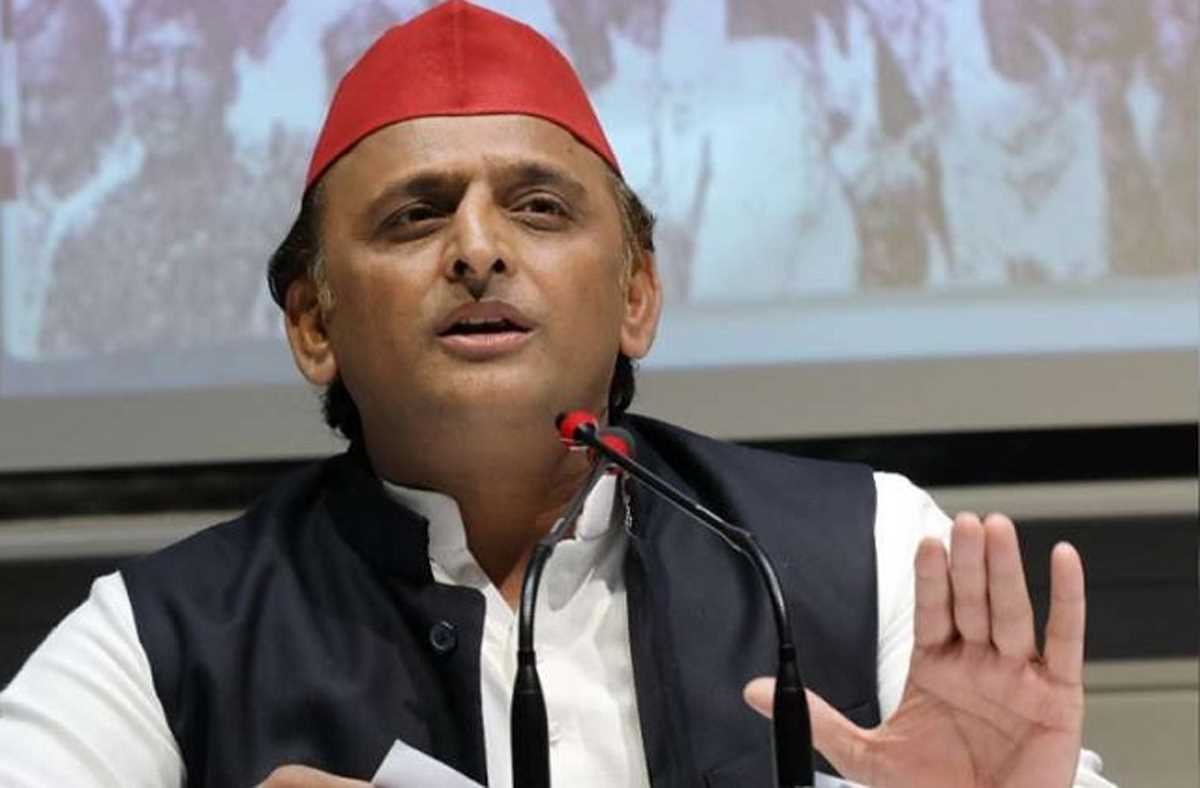 महसूस होता है कि मुख्यमंत्री भी हैं कार्यवाहक : अखिलेश