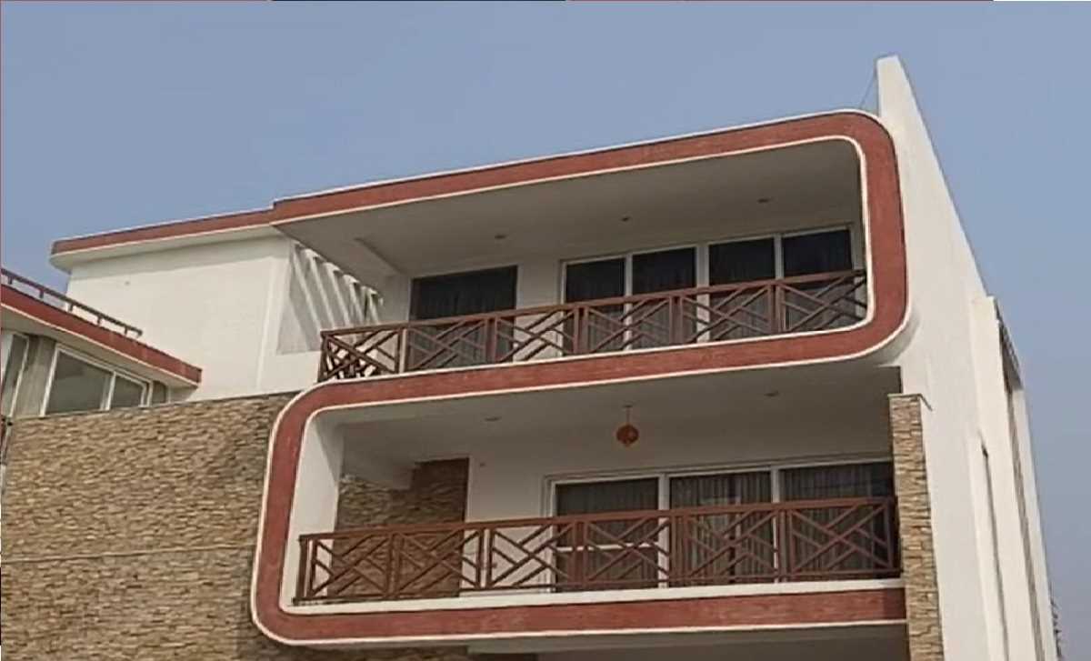 बाहुबली विजय मिश्र की 11.55 करोड़ की सुशांत गोल्फ सिटी की संपत्ति आज हो रही हो रही है कुर्क