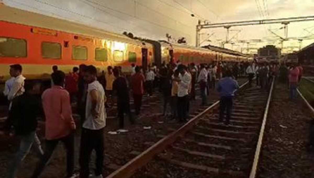 इटारसी रेलवे जंक्शन पर बड़ा हादसा, दो कोच पटरी से उतरे