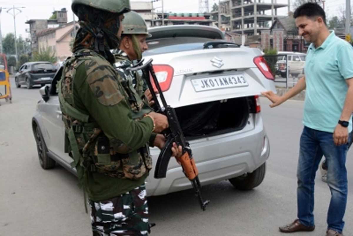 जम्मू-कश्मीर के बडगाम जिले के सुरक्षा परिदृश्य की समीक्षा की गई