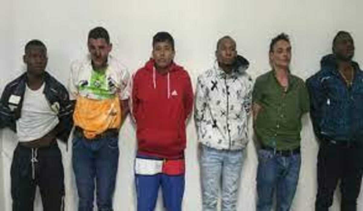 इक्वाडोर के राष्ट्रपति पद के उम्मीदवार की हत्या में छह विदेशी गिरफ्तार इक्वाडोर के राष्ट्रपति पद के उम्मीदवार की हत्या में छह विदेशी गिरफ्तार