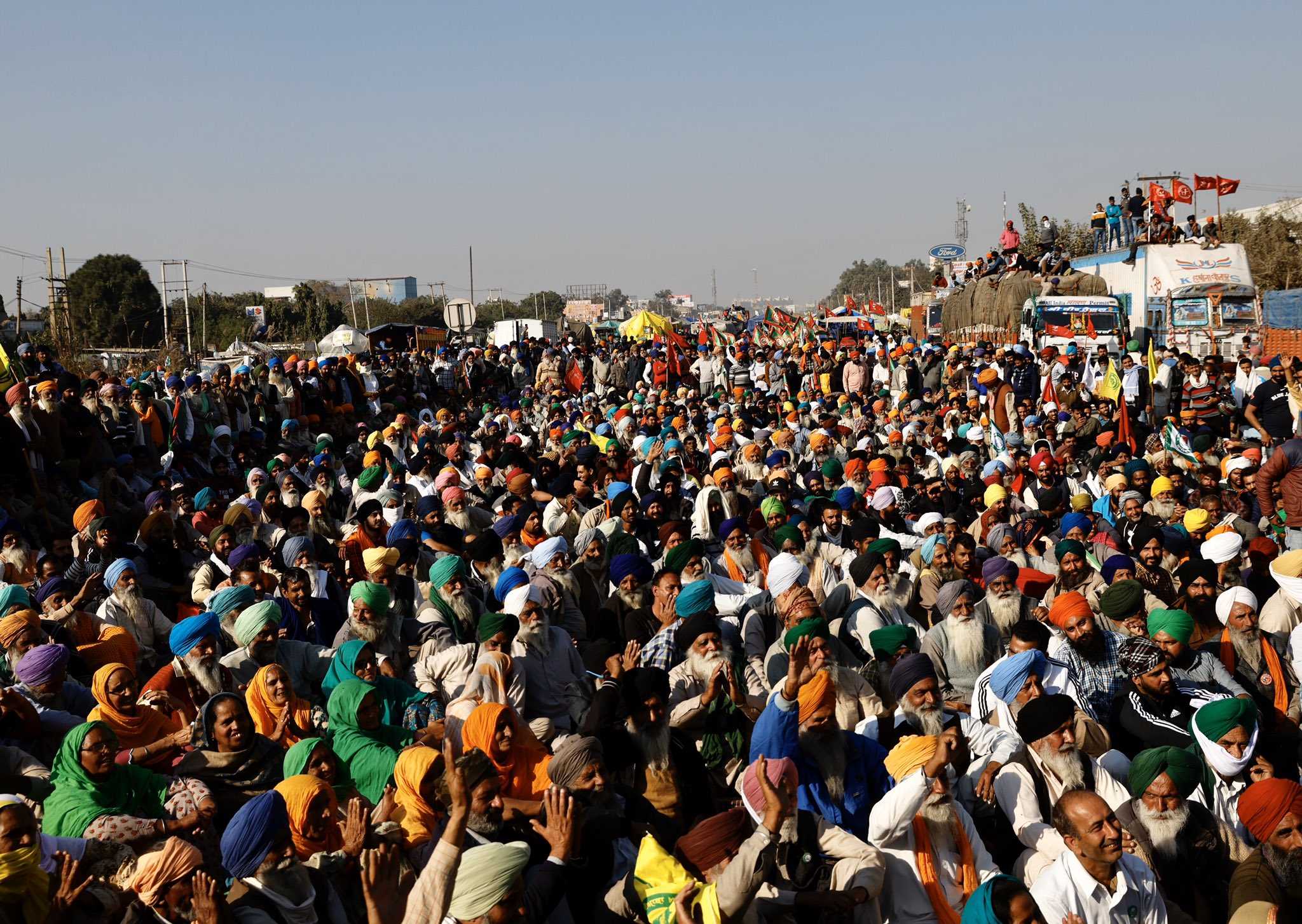 आज भी बॉर्डर पर डटे हुए हैं किसान, आगे की रणनीति पर कर रहे हैं विचार