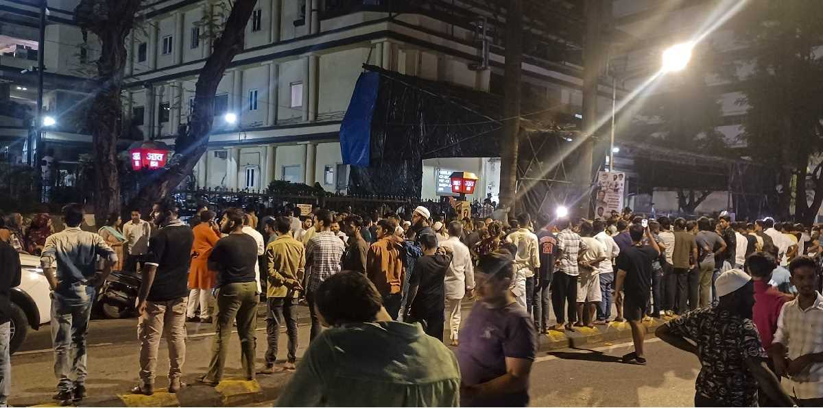 बाबा सिद्दीकी का पार्थिव शरीर पोस्टमार्टम के लिए लाया गया कूपर अस्पताल