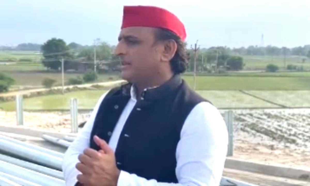 अखिलेश पहुंचे बुंदेलखंड एक्सप्रेसवे,गुणवत्ता पर उठाए सवाल