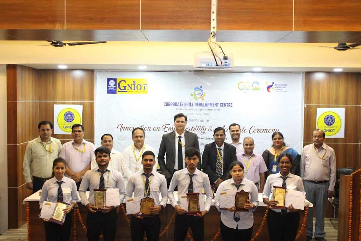 छात्राओं को रोज़गार प्रोत्साहन हेतु सीएसडीसी द्वारा किया गया सम्मान