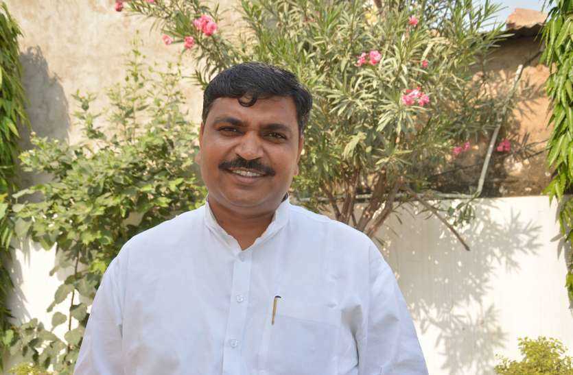 किसानों के नाम पर हिंसा भड़काने का काम करती है भाजपा: टीकाराम जूली