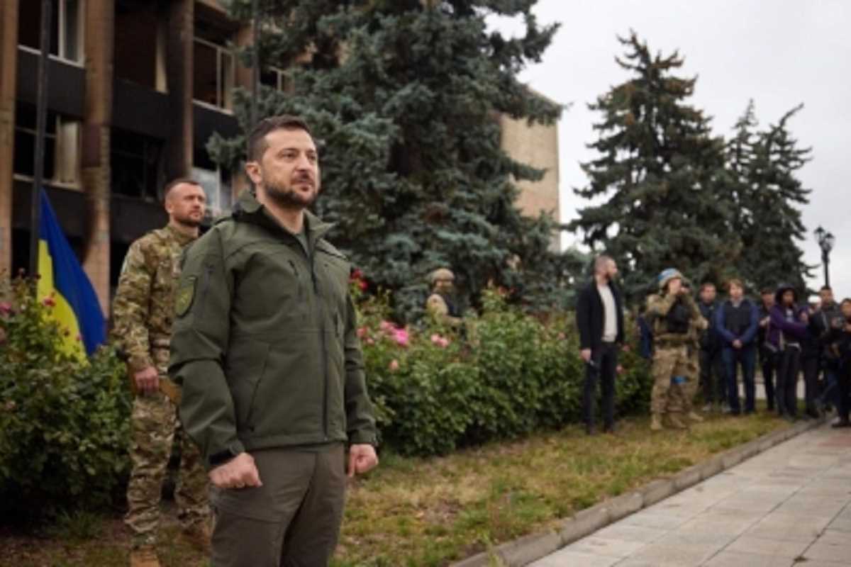 बाल-बाल बचे यूक्रेन के राष्ट्रपति जेलेंस्की, कार का एक्सीडेंट मगर कोई गंभीर चोट नहीं