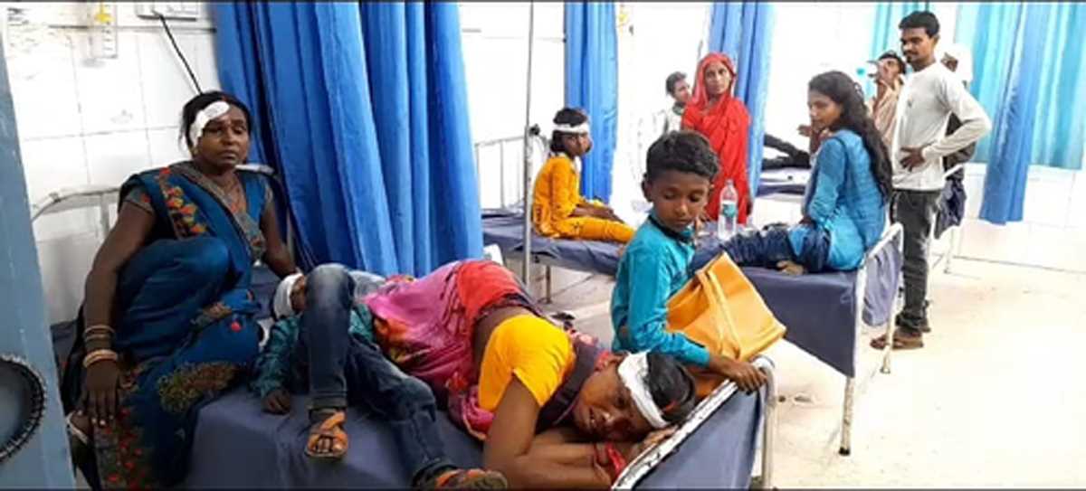 बिहार के कैमूर में वैन पलटी, 25 लोग घायल