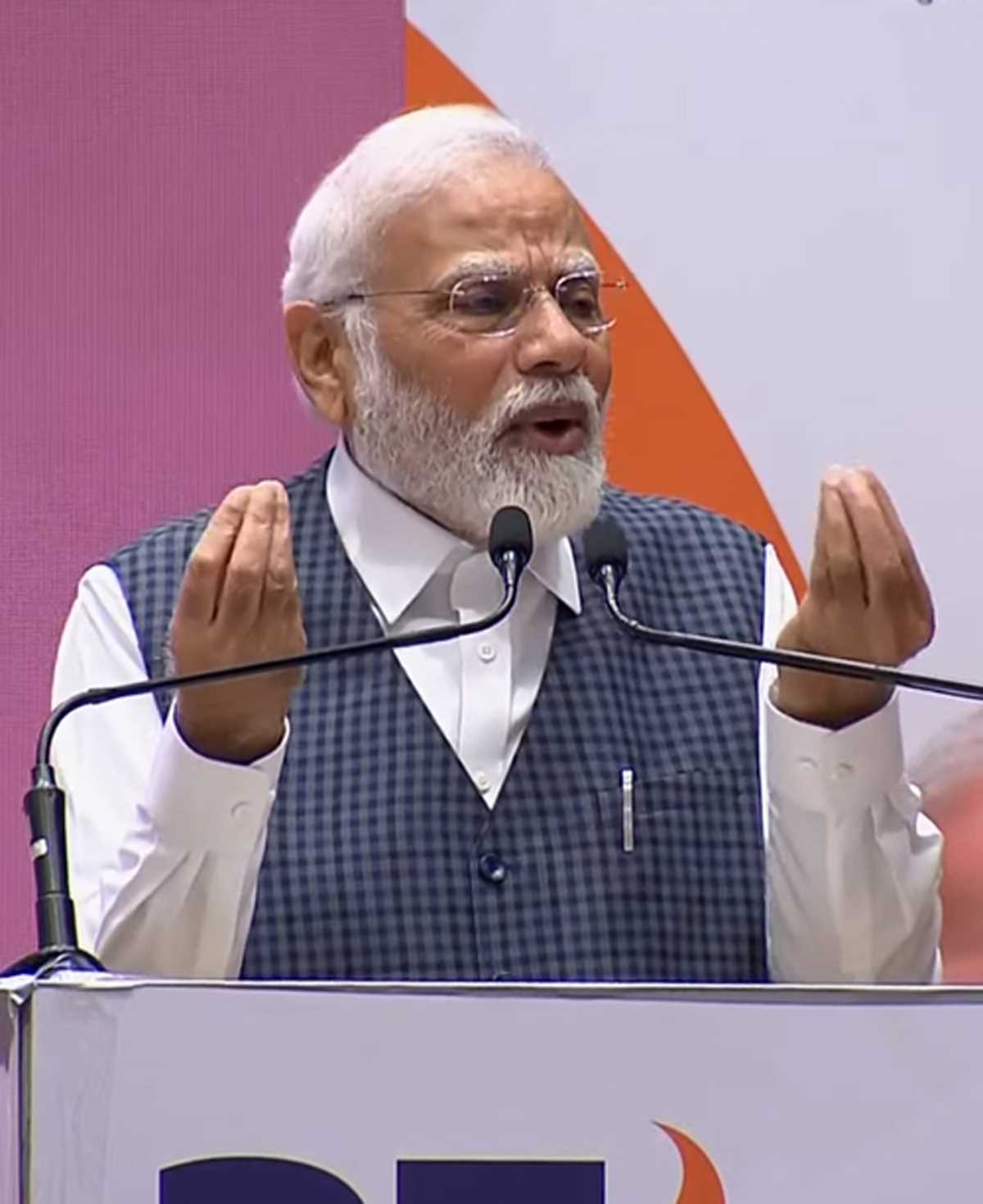 पीएम मोदी ने एनडीए सांसदों से कहा : विचारधारा के कारण बनाया राम मंदिर और हटाया अनुच्छेद 370, पर गरीबों के लिए काम करने से ही मिलेगा वोट