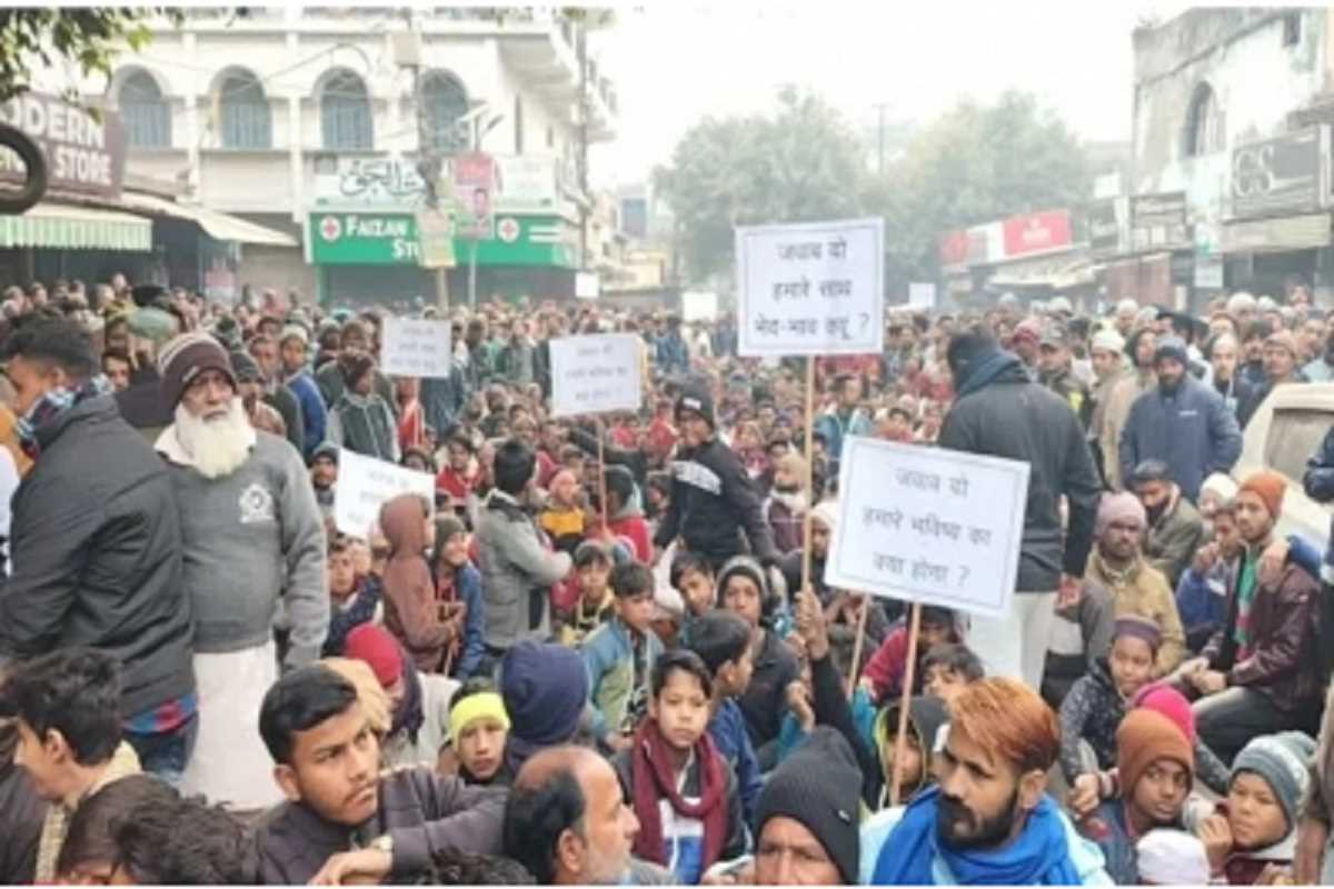 हल्द्वानी में रेलवे भूमि से अतिक्रमण हटाने के विरोध में जबरदस्त विरोध प्रदर्शन