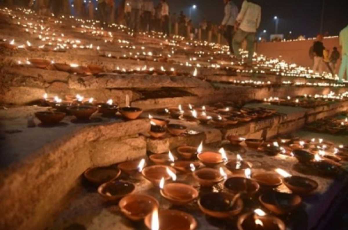 अयोध्या में दीपोत्सव के बाद अब काशी में दिव्य देव-दीपावली की तैयारी