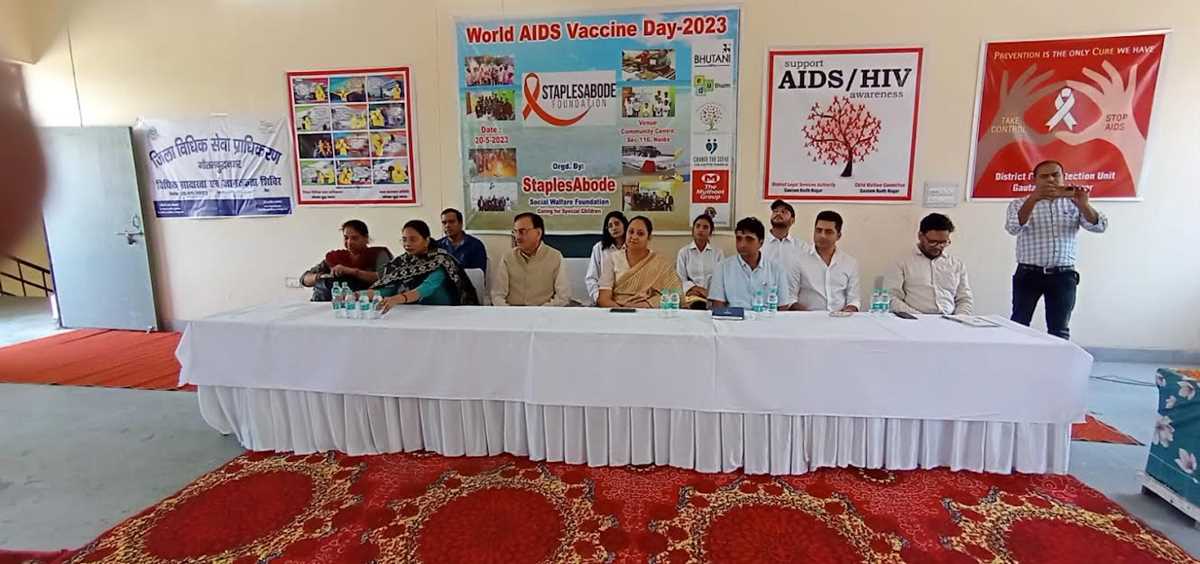 बच्चों को एड्स टीकाकरण व विधिक सहायता की दी गयी जानकारी