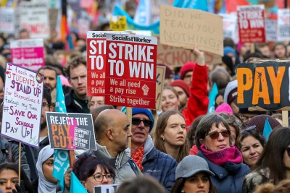 वेतन को लेकर ब्रिटेन के पांच लाख कर्मचारी हड़ताल पर