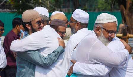 गाजियाबाद में मुस्लिम परिवारों ने ‘केक-बकरा’ काटकर मनाई बकरीद, नंदकिशोर गुर्जर बोले - मोहम्मद साहब थे शाकाहारी