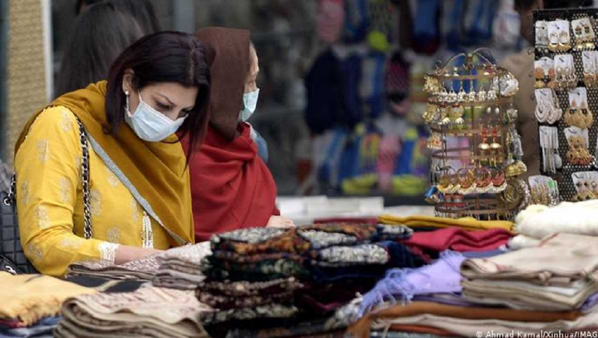 दैनिक जरूरतों की महंगाई और खाद्य संकट की मार सबसे अधिक महिलाओं पर