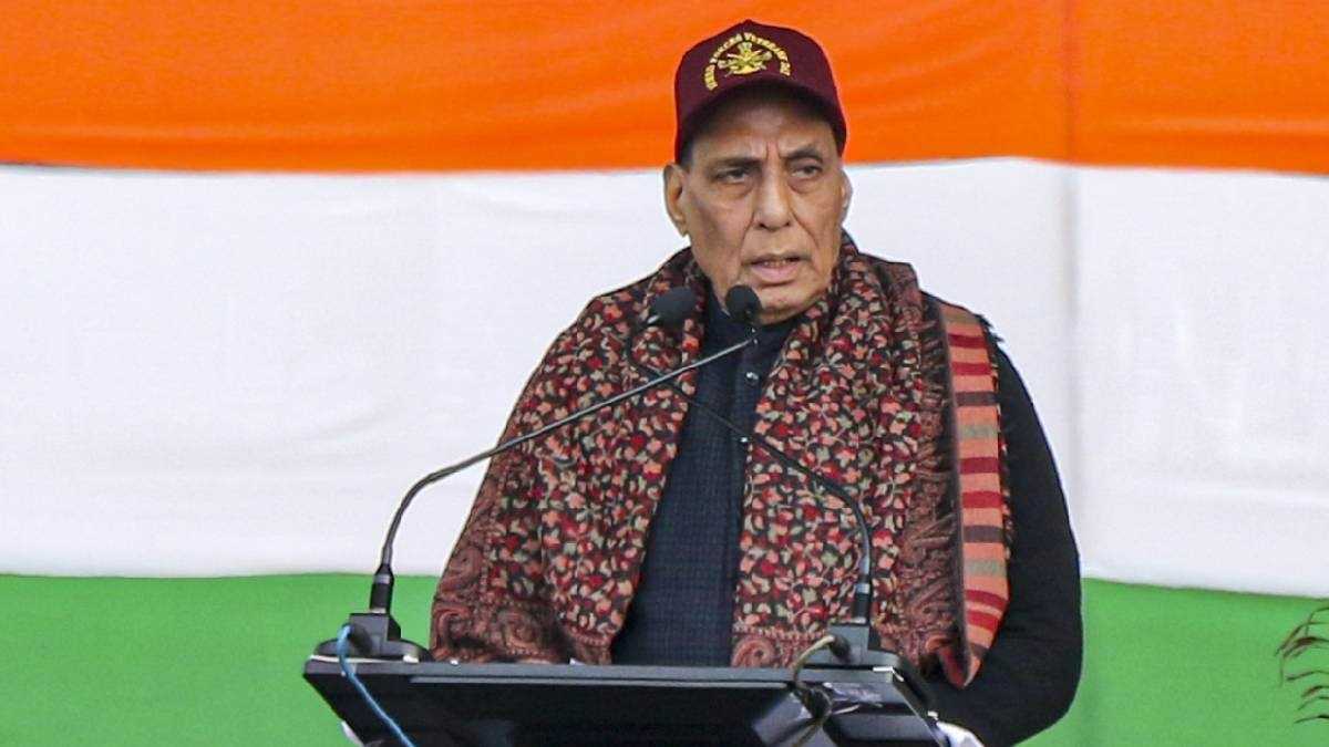 रक्षा मंत्री राजनाथ सिंह ने दी चेतावनी, आतंक को शह देना बंद करे पाकिस्तान