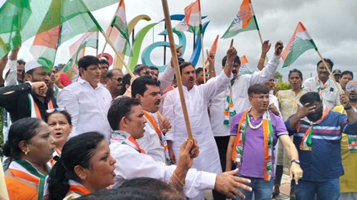 कांग्रेस का विरोध-प्रदर्शन, राहुल गांधी के खिलाफ भाजपा के प्रतिशोध की आलोचना की