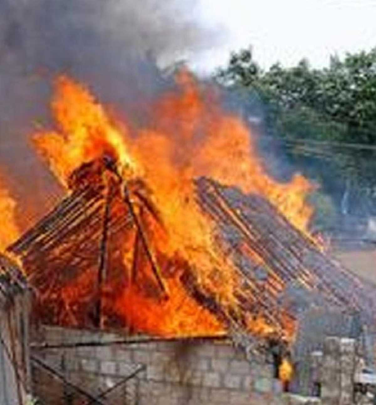 दीपावली के मौके पर रामनगर में झोपड़ी जलकर खाक