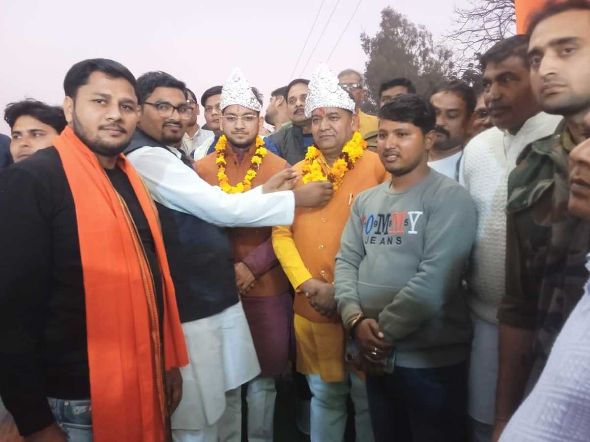 एटा सांसद राजवीर सिंह के छोटे पुत्र सौरव ने प्रदर्शनी मेले का किया शुभारंभ एटा सांसद राजवीर सिंह के छोटे पुत्र सौरव ने प्रदर्शनी मेले का किया शुभारंभ