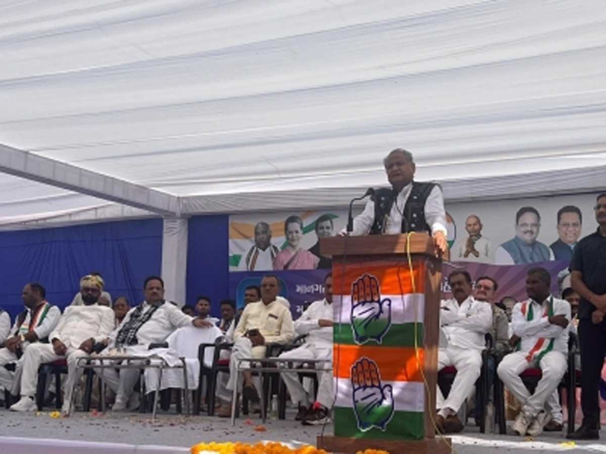 गहलोत ने गुजरात सरकार को राजस्थान जैसी बीमा पॉलिसी लागू करने की चुनौती दी