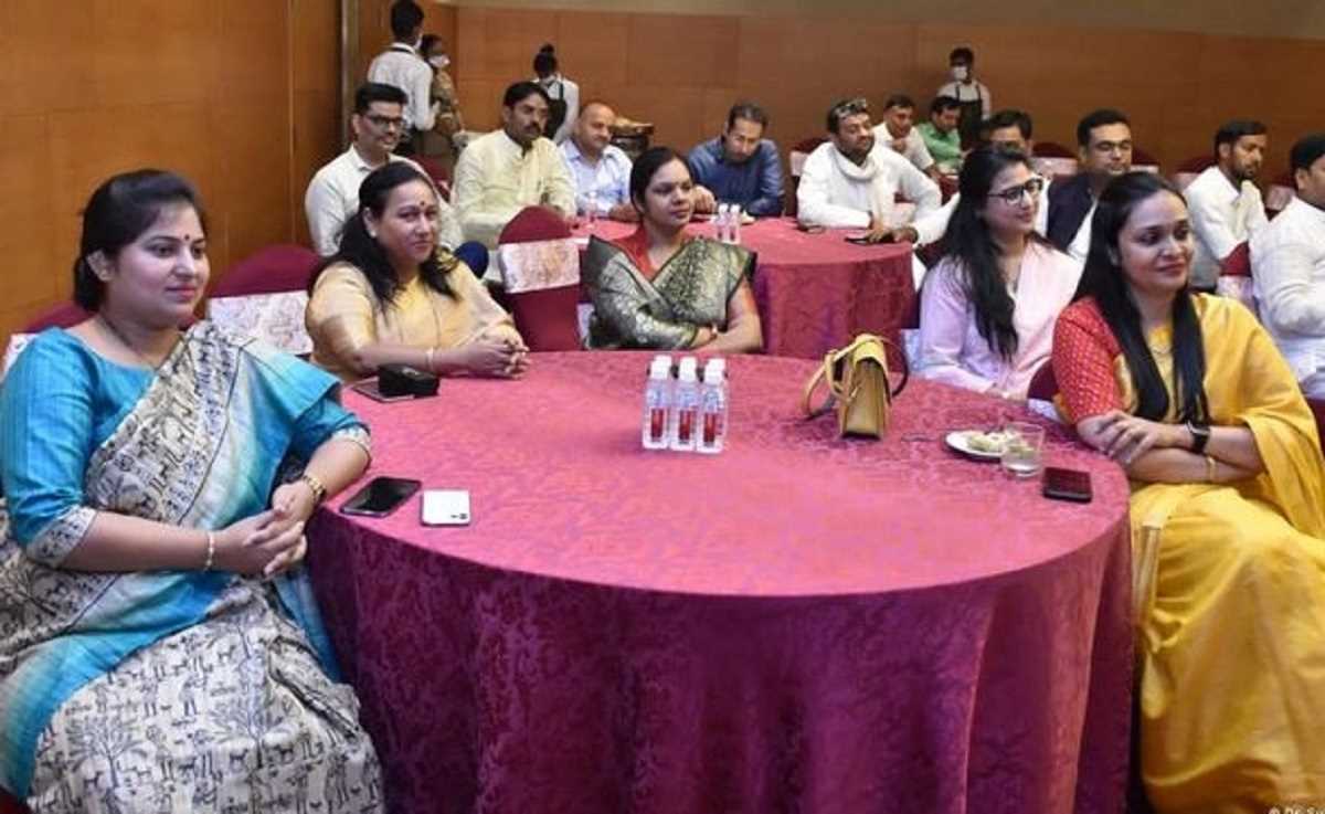 डॉक्टर, वकील और इंजीनियर के रूप में काम करते यूपी के विधायक