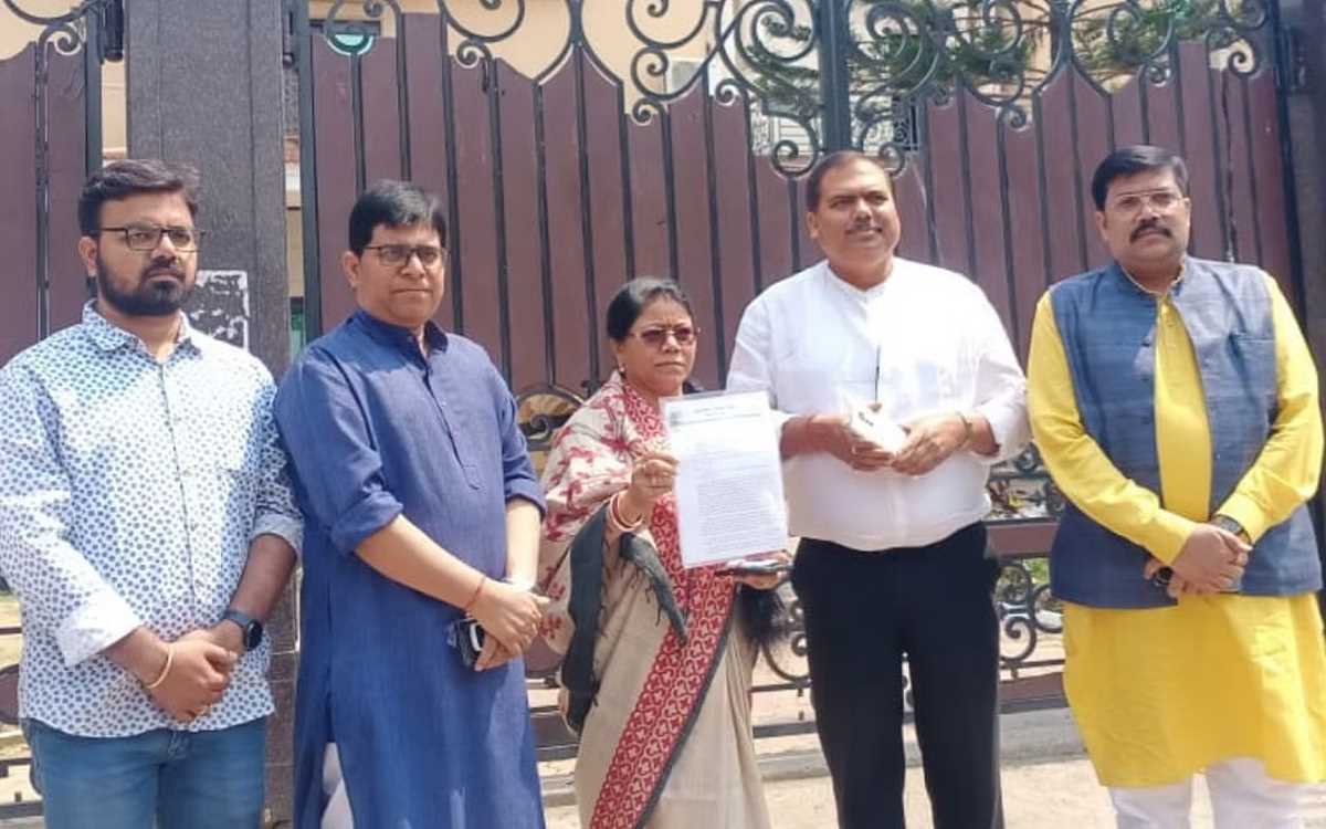 झारखंड: आईएएस राजीव के खिलाफ जांच की मांग लेकर ईडी दफ्तर पहुंची भाजपा, वीडियो क्लिप और कागजात सौंपे