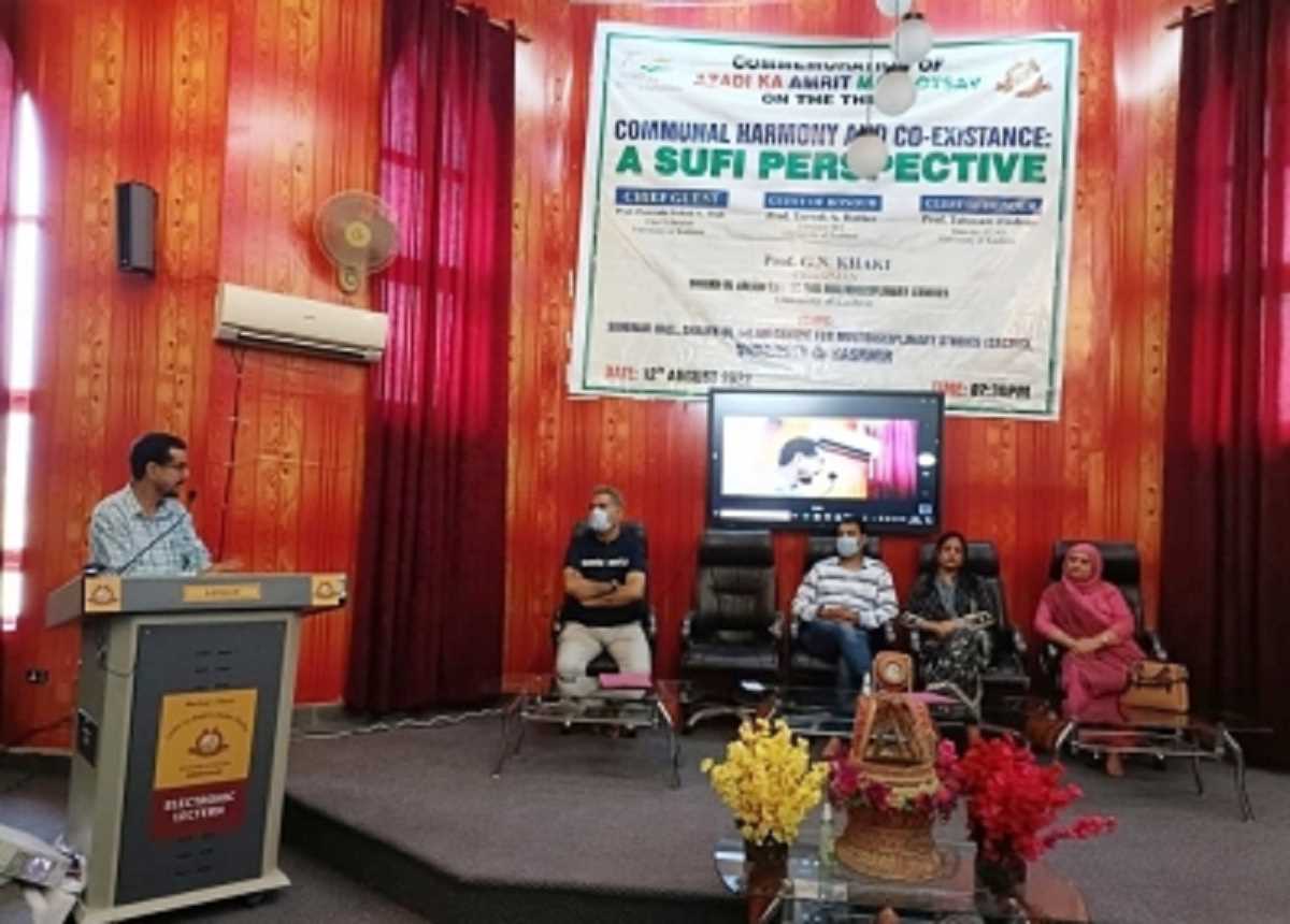 कश्मीर यूनिवर्सिटी में आजादी का अमृत महोत्सव का जश्न जारी