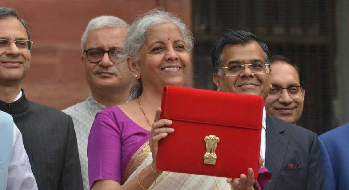 भारत: आम बजट में युवाओं, महिलाओं और किसानों को क्या मिला भारत: आम बजट में युवाओं, महिलाओं और किसानों को क्या मिला