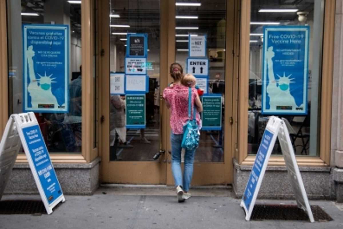 अमेरिकन एकेडमी ऑफ पीडियाट्रिक्स के रिपोर्ट के अनुसार लगभग 14 मिलियन अमेरिकी बच्चे कोविड-19 से संक्रमित