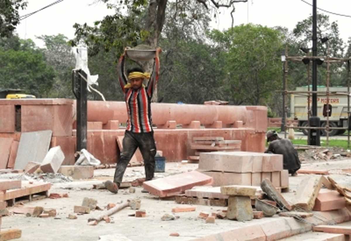 दिल्ली सरकार ने 1 अक्टूबर से श्रमिकों का न्यूनतम दैनिक वेतन बढ़ाया