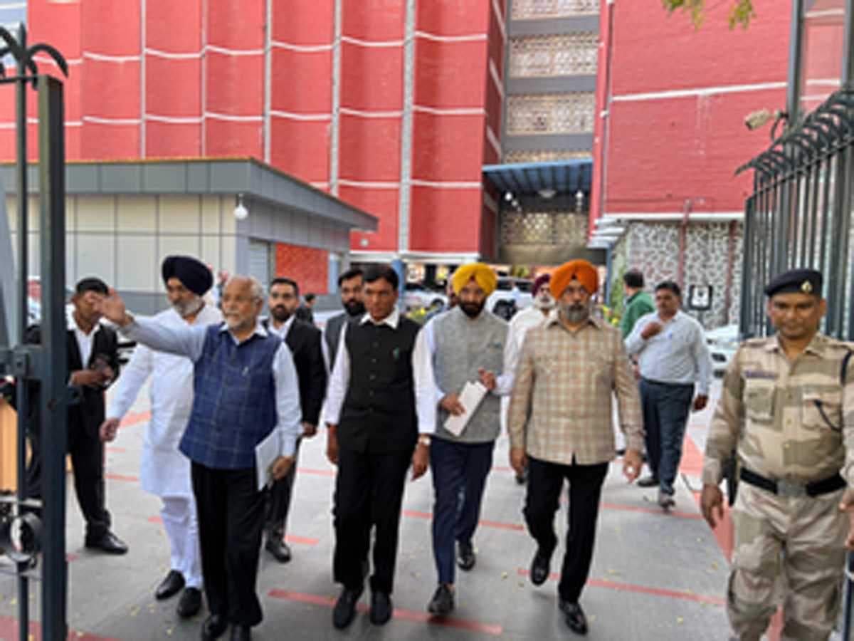 भाजपा ने अपमानजनक बयान देने के लिए चुनाव आयोग से की केजरीवाल पर कार्रवाई करने की मांग