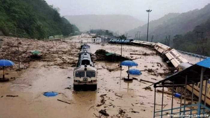 असम में बाढ़ का कहर, लाखों लोग चपेट में असम में बाढ़ का कहर, लाखों लोग चपेट में