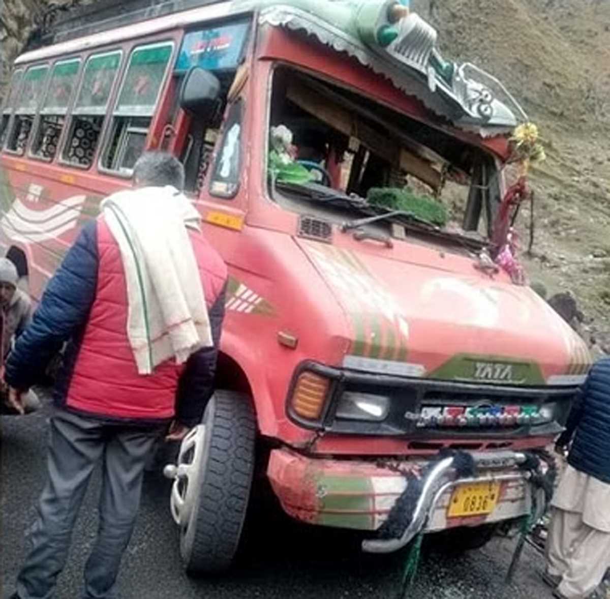 राजौरी में मिनी बस पलटी, दो की मौत,10 से अधिक घायल