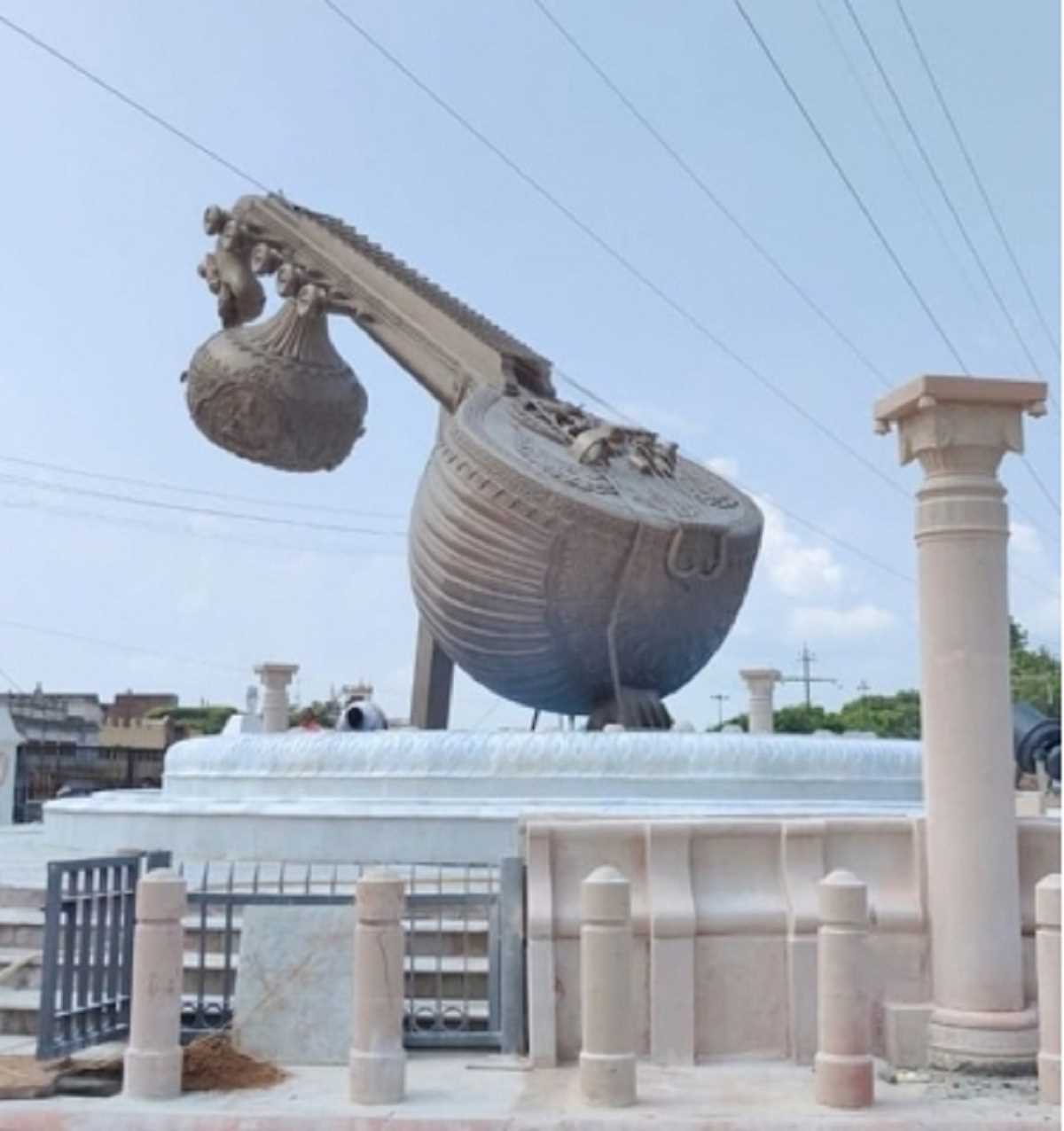 सीएम योगी ने अयोध्या में किया लता मंगेशकर चौक का लोकार्पण