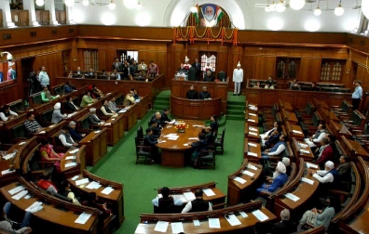 दिल्ली विधानसभा में हंगामा, आरोप-प्रत्यारोप के बीच भाजपा के विधायक निलंबित